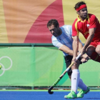 Pau Quemada salta ante el argentino Gilardi en el partido de cuartos de final.