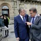 Alberto Núñez Feijóo con el alcalde de León, Antonio Silván, en Santiago la pasada semana.