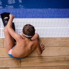 Tapones de cera en los oídos: ¿cómo puedes evitar la otitis en verano?