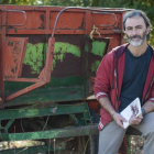 El novelista y diseñador gráfico Alberto Rodríguez Torices, en un rincón de Valdefresno.