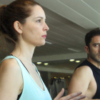 Los actores Arianna Fortes y Pruden Rayo protagonizan ‘¡Corre!’, obra que transcurre, de forma íntegra, en un gimnasio. DL
