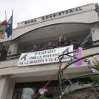 Fachada del consistorio faberense durante los encierros mineros de junio del año pasado.