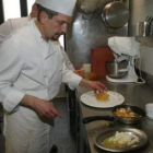 José Manuel Mella, en los fogones de la cocina del Hotel Alfonso V de León