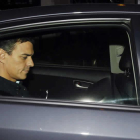 El secretario general del PSOE, Pedro Sánchez, a su salida ayer de la sede socialista. BALLESTEROS