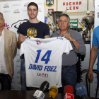 David Fernández con la camiseta y el 14 junto a Guijosa, Tano Franco y Cabero. MARCIANO