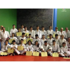 Los judocas leoneses posan en la tradicional foto de familia al término de los exámenes.