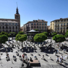Momento del homenaje este domingo en Segovia a las víctimas del coronavirus. PABLO MARTÍN