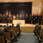 La imagen muestra el acto de ayer de la entrega de seis condecoraciones y cinco diplomas a jubilados de la Policía Nacional.
