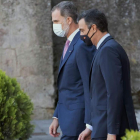 El rey Felipe VI y el presidente del Gobierno, Pedro Sánchez, durante la XXI Conferencia de Presidentes, el viernes. ABEL ALONSO