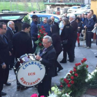 La charanga Los Bercianos, la tarde del domingo en el funeral de Sara Cerezales, en Vega de Valcarce. DL