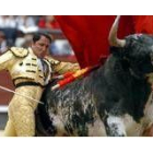 César Rincón lidia a un toro de Torrestrella la semana pasada en la feria de San Isidro