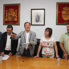 El alcalde de Toreno (gesticulando) presentaba el plan de ayudas el pasado mes de julio.