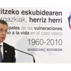 El lendakari durante su discurso en el acto con los 130 alcaldes de los municipios vascos en los que ha habido víctimas mortales.