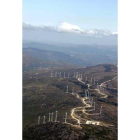 Vista aérea de un parque de producción eólica en la provincia