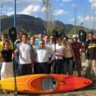 Sen y García junto a los miembros del curso de piragüismo