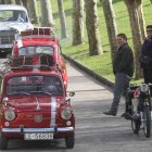 Algunos de los vehículos antiguos que ayer participaron en el recorrido por Cacabelos.
