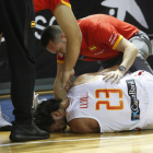 Llull se duele en el suelo después de lesionarse ante Bélgica