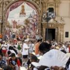 Miles de peregrinos permanecen en la ciudad de Valencia tras la visita del Papa Benedicto XVI