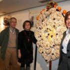 Senén Bernardo, Evelia Fernández y Susana Travesí, con un ramo de la ribera del Esla.