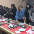 El jurado catando los postres presentados al concurso.