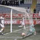 La Cultural se impuso al Badajoz con este gol materializado por Sergio Buenacasa tras recibir un extraordinario servicio de Aarón Piñán. MARCIANO PÉREZ