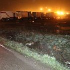 Los camiones de recogida de León ya hacían anoche cola para entrar hoy a la planta.