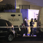 Registro efectuado en el piso de La Línea de la Concepción donde apareció material explosivo.