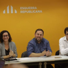 Marta Rovira, Oriol Junqueras y Sergi Sabrià, en la sede de ERC, este lunes.