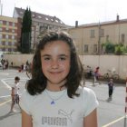 Cristina Aledo Díaz en el patio del colegio Virgen Blanca.