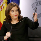 La vicepresidenta del Gobierno, Soraya Sáenz de Santamaría durante la rueda de prensa ofrecida este viernes al término del Consejo de Ministros.