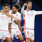 Barri, derecha, celebra con Bicho y Martín Solar el triunfo ante la Ponferradina. L. DE LA MATA