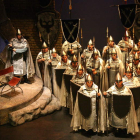 La producción recrea la Vizcaya y el Aragón de principios del siglo XV. ÓPERA 2001