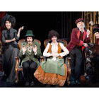 Adriana Ozores, Fernando Tejero, Malena Alterio, Enric Benavent y Ernesto Alterio en una escena de la obra. JAVIER NAVAL