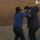 Captura del vídeo de la agresión a un cámara de Mediaset en Madrid.