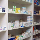 Almacén de una farmacia de Zaragoza, con los medicamentos de uso más común.