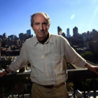 Philip Roth, con Nueva York, al fondo, en una imagen del 2010.