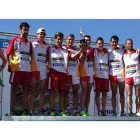 Aláiz (con gorra) y Álex Martínez (detrás del trofeo) fueron decisivos en el título de Castilla y León.