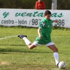 El equipo peñista sumó tres puntos de oro frente al Calasanz  y se coloca segundo en la clasificación en el ecuador de la primera vuelta de la competición.