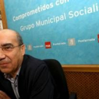 El portavoz socialista en el área de Urbanismo, Alberto Zapico, en el despacho del grupo municipal