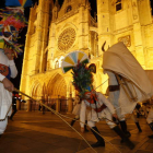 Velilla de la Reina: Caretas de colores, armazones de madera y linos salen de los arcones para rememorar el antruejo. Toros y guirrios recorrieron las calles más céntricas de la ciudad para celebrar el antruejo en León.