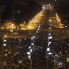 Varios manifestantes mientras protestan en los alrededores del Palacio Presidencial.