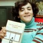 Teresa Guerra, con el libro que ha escrito