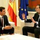 El líder de Ciudadanos, Albert Rivera, con el presidente del Gobierno, Mariano Rajoy.