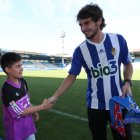Lucas firmó autógrafos y se fotografió con un joven deportivista