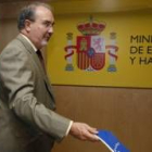 Solbes augura más problemas para la economía si se mantiene el incremento del precio del petróleo