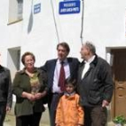 García-Prieto y la alcaldesa de Cubillas, tras la inauguración de la calle