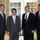 Aznar junto a miembros de la administración Bush antes del almuerzo oficial ayer en Washington