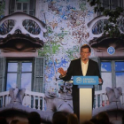 Mariano Rajoy, con una imagen de la Casa Batlló de fondo, durante el acto del PP en Barcelona.