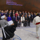 Dos dantzaris bailan el aurresku de honor durante el acto de entrega de los Premios Fronteras. LUIS TEJIDO