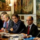 Lasso de la Vega (primero por la derecha) y Bermúdez de Castro (tercero), en la reunión de la comisión de secretarios y subsecretarios de Estado el 28 de octubre del 2017, cuando se publicaron en el BOE las medidas del 155.